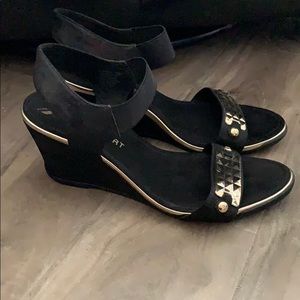 ANNE KLEIN black and gold wedge sandals